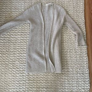Beige cable knit sweater.  Gap size S